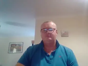 curiousax77 – webcam model profile photo