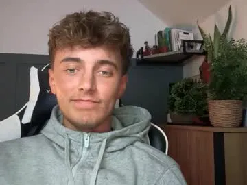 luciancrowe – webcam model profile photo