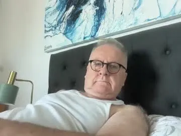 ozhairybearxxxx – webcam model profile photo