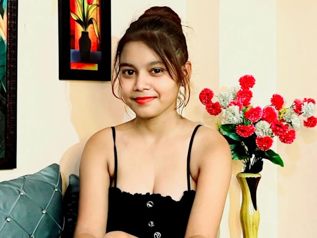 AdrianaReyez – webcam model profile photo